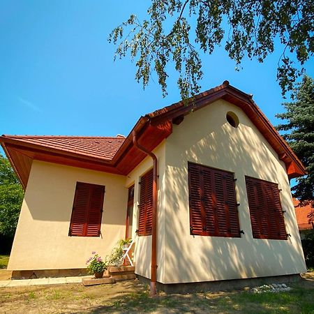 Eleonora Villa Balatonlelle Luaran gambar